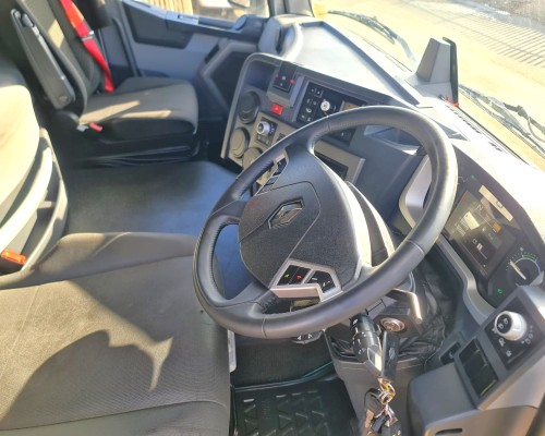 Cabin Interior – Driver Side – Renault T 480
